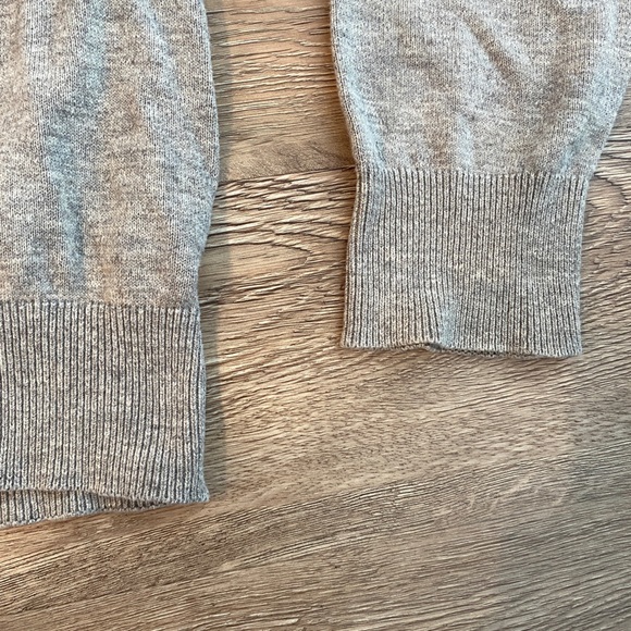 Men's Solid Gray H&M Knit Sweater - Picture 3 of 6